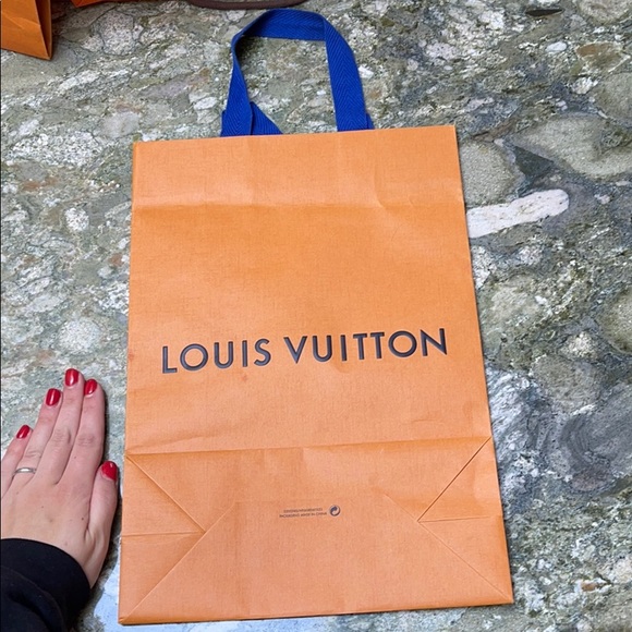 LOUIS VUITTON shopping bag - Picture 2 of 3